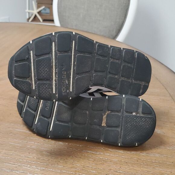 Adidas Lifestyle Cloudfoam Black/White Running Shoe women, Size 6.5 - Picture 6 of 8